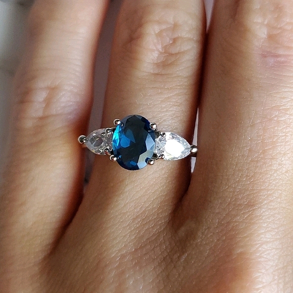 New Gorgeous Oval Cut Blue Ring - Picture 2 of 11